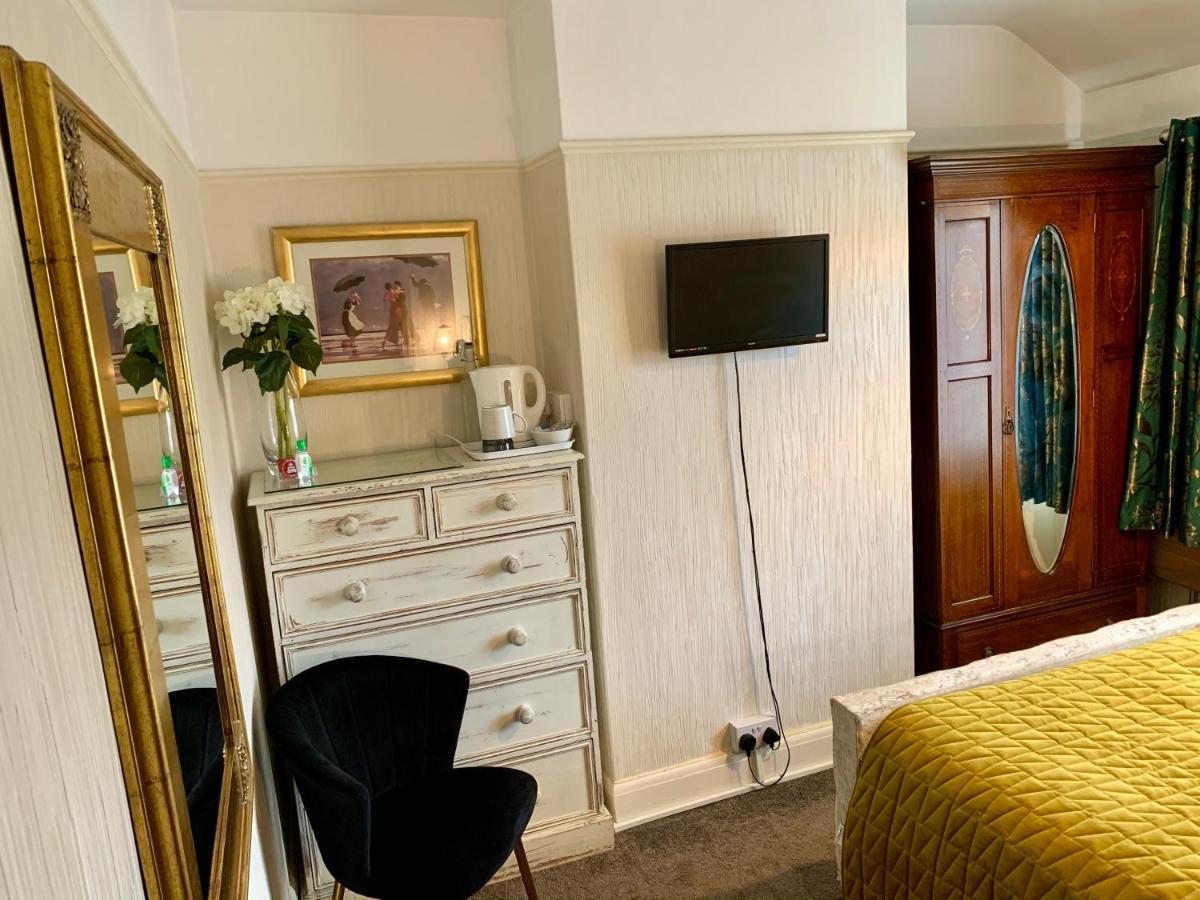 Sw Bed & Breakfast Swindon Exteriör bild