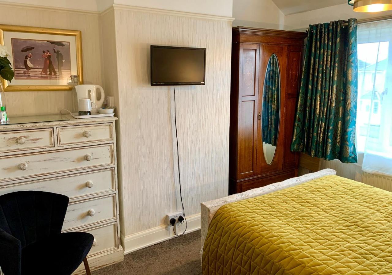 Sw Bed & Breakfast Swindon Exteriör bild