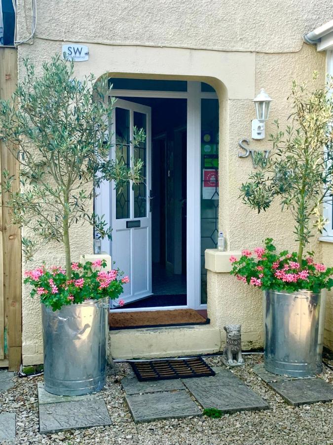 Sw Bed & Breakfast Swindon Exteriör bild