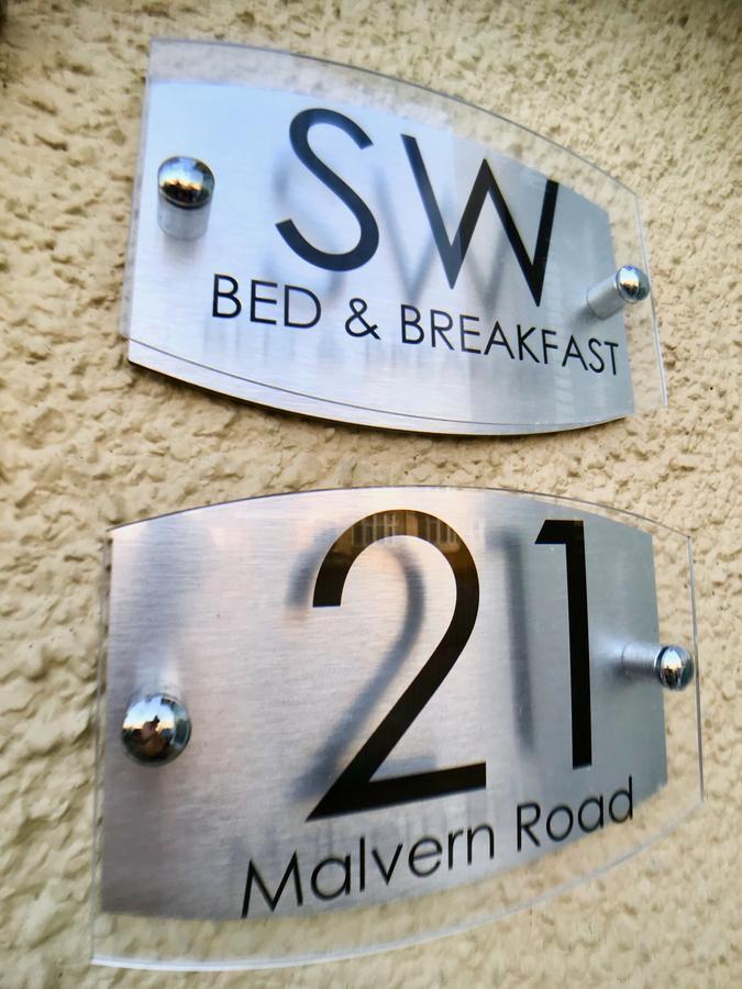 Sw Bed & Breakfast Swindon Exteriör bild