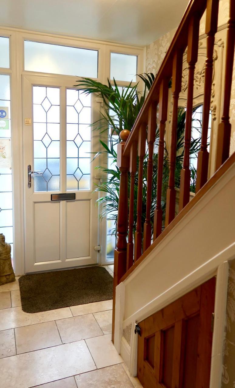 Sw Bed & Breakfast Swindon Exteriör bild